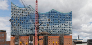 Die Elbphilharmonie/ das alles bietet Deutschlands teuerstes Wohnhaus (Foto: Paul Horsefield)