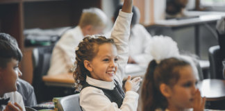 Hübsche Kinder bekommen bessere Noten in der Schule (Foto: vazovsky)