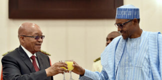 Korruption in Nigeria: Plötzlich taucht das Geld wieder auf. Hier: Präsident von Südafrika Jacob Zuma (links) und Präsident von Nigeria Muhammadu Buhari (rechts) (Foto: GovernmentZA)